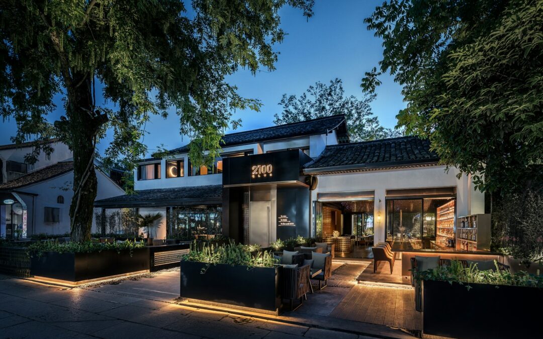 Use Reusable Light Mounting Clips with LED Outdoor Lights for a Vibey Home